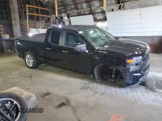 ✅ 2021 Chevrolet Silverado 1500 Custom • VIN: 1GCRWBEK2MZ150432 • Lot: 71095544. Wystawiony na Copart z przebiegiem 89 529 mil. Bezpłatny archiwum sprzedaży aukcyjnych z USA i szczegółowy raport historii pojazdu na DreamBid. Zdjęcie 4.