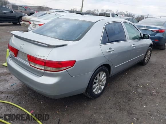 ✅ 2004 Honda Accord LX • VIN: 1HGCM553X4A076893 • Lot: 41579631. Wystawiony na IAAI z przebiegiem 290 965 mil. Bezpłatny archiwum sprzedaży aukcyjnych z USA i szczegółowy raport historii pojazdu na DreamBid. Zdjęcie 4.