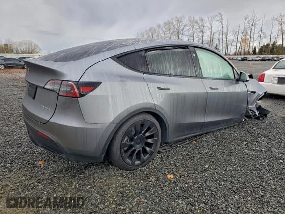 ✅ 2024 Tesla Model Y Long Range • VIN: 7SAYGDEE6RF120073 • Lot: 85910735. Listed on Copart with Not provided. Free auction sales archive from the USA and detailed vehicle history report at DreamBid. Image 3.