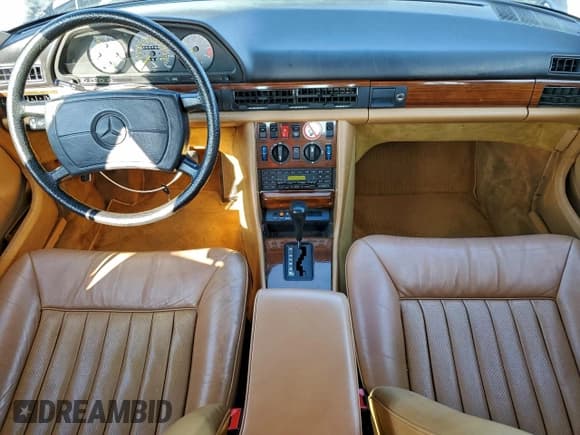 ✅ 1983 Mercedes-Benz 380 • VIN: WDB12603312037150 • Lot: 94060095. Wystawiony na Copart z przebiegiem 117 135 mil. Bezpłatny archiwum sprzedaży aukcyjnych z USA i szczegółowy raport historii pojazdu na DreamBid. Zdjęcie 8.