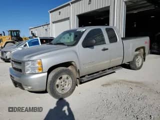 2011 Chevrolet Silverado 1500 LT z VIN 1GCRKSE39BZ243532, wystawiony jako Copart lot #90896595 z przebiegiem 194 972 mil mil oraz Czysty tytuł • Clean title. Historia ofert i sprzedaży dostępna na DreamBid. Obrazek 1.