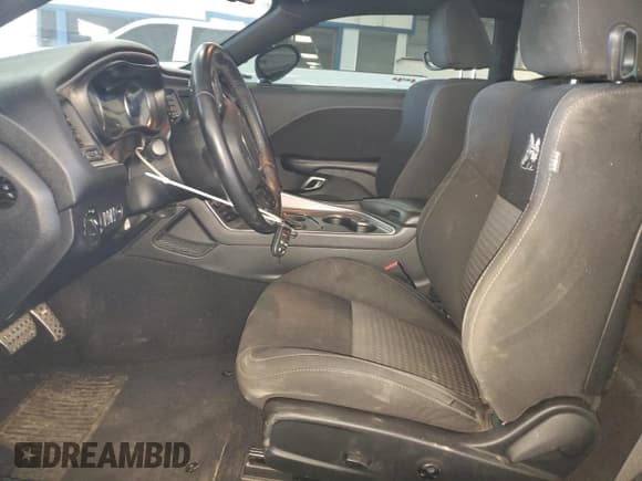 ✅ 2020 Dodge Challenger R/T Scat Pack • VIN: 2C3CDZFJ6LH142234 • Lot: 72952773. Wystawiony na Copart z przebiegiem 67 222 mil. Bezpłatny archiwum sprzedaży aukcyjnych z USA i szczegółowy raport historii pojazdu na DreamBid. Zdjęcie 7.