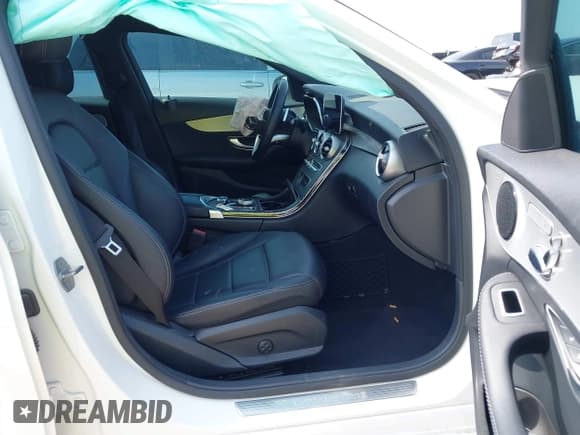 ✅ 2020 Mercedes-Benz C 300 • VIN: 55SWF8DB8LU334042 • Lot: 41925023. Wystawiony na IAAI z przebiegiem 50 277 mil. Bezpłatny archiwum sprzedaży aukcyjnych z USA i szczegółowy raport historii pojazdu na DreamBid. Zdjęcie 5.