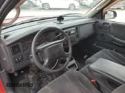 ✅ 2002 Dodge Dakota Sport • VIN: 1B7GL32X52S530828 • Lot: 79737394. Wystawiony na Copart z przebiegiem 95 686 mil. Bezpłatny archiwum sprzedaży aukcyjnych z USA i szczegółowy raport historii pojazdu na DreamBid. Zdjęcie 8.