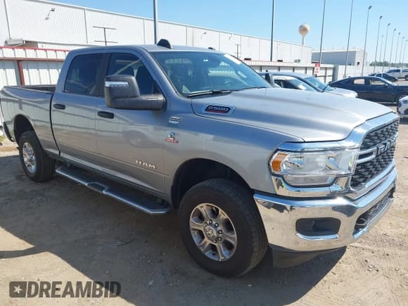 ✅ 2024 Ram 2500 Big Horn • VIN: 3C6UR5DL7RG340318 • Lot: 43332268. Listed on IAAI with 47,226 mi. Free auction sales archive from the USA and detailed vehicle history report at DreamBid. Image 1.