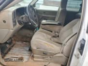 ✅ 2006 Chevrolet Silverado 1500 LS • VIN: 2GCEC19T561153423 • Лот: 84610645. Опубликован ранее на Copart с пробегом 303 107 миль. Бесплатный доступ к архиву аукционных продаж из США и подробный отчёт об истории автомобиля на DreamBid. Изображение 7.