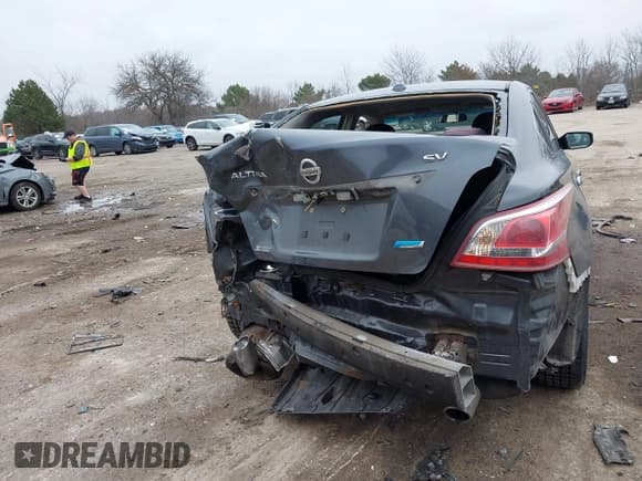 ✅ 2013 Nissan Altima SV • VIN: 1N4AL3AP9DN503064 • Lot: 43764042. Listed on IAAI with 231,149 mi. Free auction sales archive from the USA and detailed vehicle history report at DreamBid. Image 17.