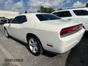 ✅ 2009 Dodge Challenger SE • VIN: 2B3LJ44VX9H623305 • Lot: 77859084. Wystawiony na Copart z przebiegiem 137 341 mil. Bezpłatny archiwum sprzedaży aukcyjnych z USA i szczegółowy raport historii pojazdu na DreamBid. Zdjęcie 3.