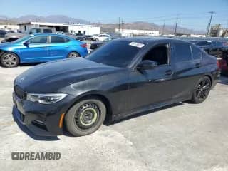 2021 BMW 3 Series 330i z VIN 3MW5R1J09M8B53999, wystawiony jako Copart lot #80170605 z przebiegiem 60 371 mil mil oraz Szkoda całkowita • Salvage title. Historia ofert i sprzedaży dostępna na DreamBid. Obrazek 1.