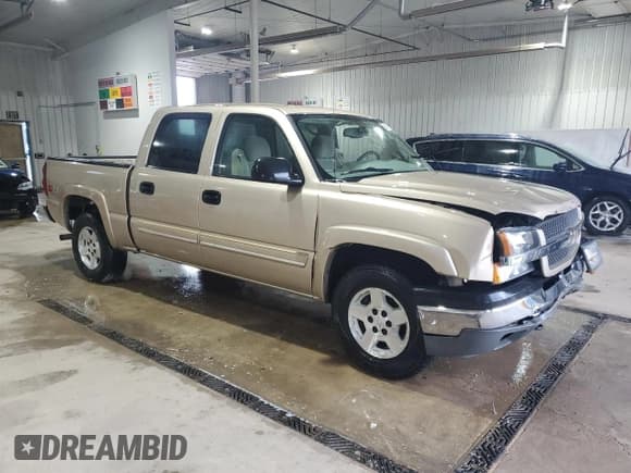 ✅ 2004 Chevrolet Silverado 1500 LS • VIN: 2GCEK13TX41418555 • Lot: 63997115. Wystawiony na Copart z przebiegiem 172 329 mil. Bezpłatny archiwum sprzedaży aukcyjnych z USA i szczegółowy raport historii pojazdu na DreamBid. Zdjęcie 4.