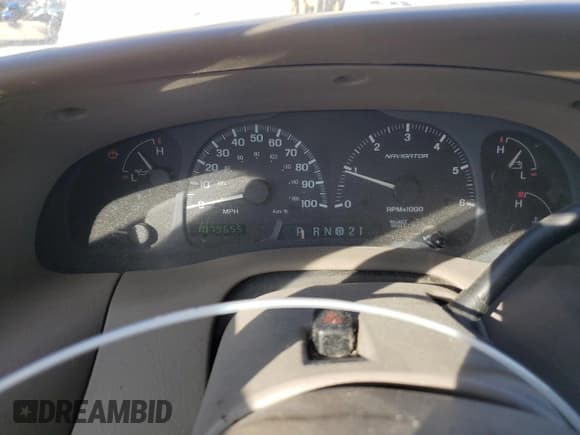 ✅ 2002 Lincoln Navigator • VIN: 5LMFU28R62LJ10770 • Lot: 81852735. Listed on Copart with 107,965 mi. Free auction sales archive from the USA and detailed vehicle history report at DreamBid. Image 9.