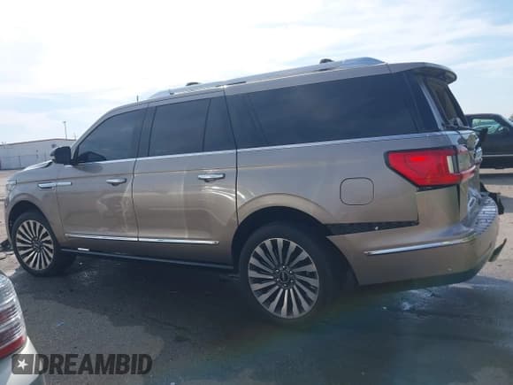 ✅ 2019 Lincoln Navigator Reserve • VIN: 5LMJJ3LT4KEL22261 • Лот: 43293071. Опубликован ранее на IAAI с пробегом 99 006 миль. Бесплатный доступ к архиву аукционных продаж из США и подробный отчёт об истории автомобиля на DreamBid. Изображение 14.