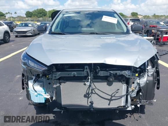 ✅ 2025 Toyota Corolla Cross L • VIN: 7MUAAAAG8SV137714 • Лот: 42753232. Опубликован ранее на IAAI с пробегом 862 миль. Бесплатный доступ к архиву аукционных продаж из США и подробный отчёт об истории автомобиля на DreamBid. Изображение 13.