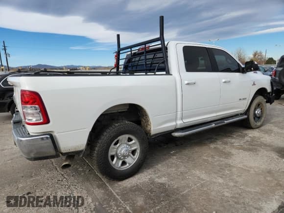 ✅ 2021 Ram 2500 Big Horn • VIN: 3C6UR5DL3MG555154 • Лот: 90715095. Опубликован ранее на Copart с пробегом 62 308 миль. Бесплатный доступ к архиву аукционных продаж из США и подробный отчёт об истории автомобиля на DreamBid. Изображение 3.