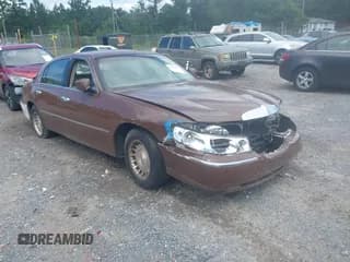 ✅ 2001 Lincoln Town Car Executive • VIN: 1LNHM81W01Y719496 • Lot: 43051204. Wystawiony na IAAI z przebiegiem 252 973 mil. Bezpłatny archiwum sprzedaży aukcyjnych z USA i szczegółowy raport historii pojazdu na DreamBid. Zdjęcie 1.