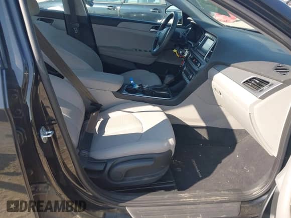 2019 Hyundai Sonata SE с VIN 5NPE24AFXKH747458, выставлен на аукционе IAAI как лот 43199826 с пробегом 53 645 миль миль и . История ставок и продаж доступна на DreamBid. Изображение 5.