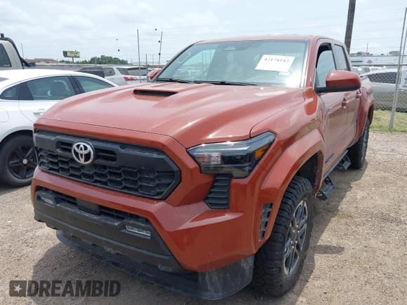 ✅ 2025 Toyota Tacoma SR • VIN: 3TMLB5JN1SM101031 • Лот: 42178182. Опубликован ранее на IAAI с пробегом 676 миль. Бесплатный доступ к архиву аукционных продаж из США и подробный отчёт об истории автомобиля на DreamBid. Изображение 2.