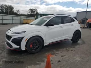 ✅ 2023 Hyundai Kona • VIN: KM8KH3AC9PU009063 • Лот: 85352525. Опубликован ранее на Copart с пробегом 73 079 миль. Бесплатный доступ к архиву аукционных продаж из США и подробный отчёт об истории автомобиля на DreamBid. Изображение 1.