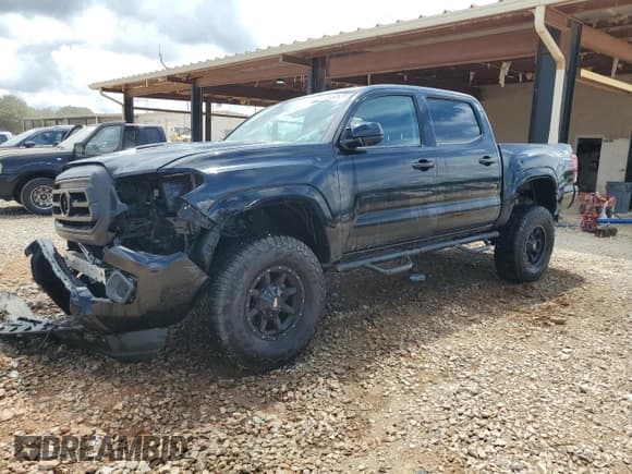 ✅ 2022 Toyota Tacoma SR • VIN: 3TMCZ5ANXNM481986 • Lot: 68493635. Wystawiony na Copart z przebiegiem 79 542 mil. Bezpłatny archiwum sprzedaży aukcyjnych z USA i szczegółowy raport historii pojazdu na DreamBid. Zdjęcie 1.