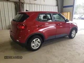 ✅ 2022 Hyundai Venue SE • VIN: KMHRB8A38NU197522 • Lot: 46924235. Wystawiony na Copart z przebiegiem 26 570 mil. Bezpłatny archiwum sprzedaży aukcyjnych z USA i szczegółowy raport historii pojazdu na DreamBid. Zdjęcie 3.