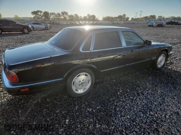 ✅ 1996 Jaguar XJ • VIN: SAJHX1742TC763266 • Lot: 89523455. Wystawiony na Copart z przebiegiem Nie podano. Bezpłatny archiwum sprzedaży aukcyjnych z USA i szczegółowy raport historii pojazdu na DreamBid. Zdjęcie 3.