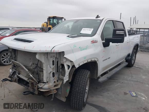 2020 Chevrolet Silverado 2500HD LT z VIN 1GC1YNEY8LF303263, wystawiony jako IAAI lot #41275302 z przebiegiem 135 947 mil mil oraz . Historia ofert i sprzedaży dostępna na DreamBid. Obrazek 2.