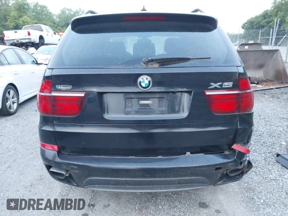 ✅ 2013 BMW X5 xDrive50i • VIN: 5UXZV8C57D0C15445 • Lot: 42508989. Listed on IAAI with 102,212 mi. Free auction sales archive from the USA and detailed vehicle history report at DreamBid. Image 17.