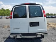 ✅ 2021 Chevrolet Express Cargo • VIN: 1GCWGAF73M1226274 • Lot: 60321655. Wystawiony na Copart z przebiegiem 9 039 mil. Bezpłatny archiwum sprzedaży aukcyjnych z USA i szczegółowy raport historii pojazdu na DreamBid. Zdjęcie 6.