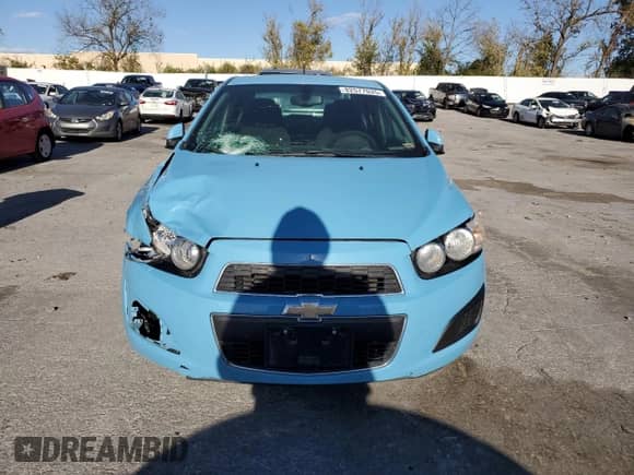 2014 Chevrolet Sonic LT z VIN 1G1JC5SH8E4167565, wystawiony jako Copart lot #82577035 z przebiegiem 181 433 mil mil oraz Szkoda całkowita • Salvage title. Historia ofert i sprzedaży dostępna na DreamBid. Obrazek 5.