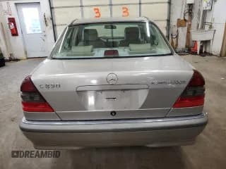 ✅ 1999 Mercedes-Benz C 230/260/280/320 • VIN: WDBHA24G6XA783041 • Лот: 41560245. Опубликован ранее на Copart с пробегом 131 975 миль. Бесплатный доступ к архиву аукционных продаж из США и подробный отчёт об истории автомобиля на DreamBid. Изображение 6.