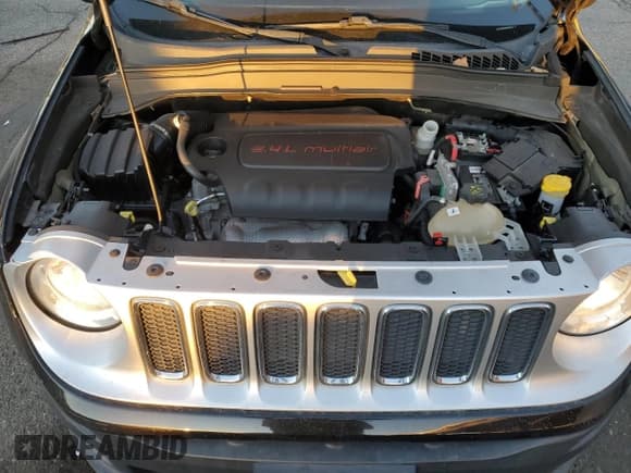 ✅ 2016 Jeep Renegade Limited • VIN: ZACCJBDT0GPD46774 • Lot: 89725205. Wystawiony na Copart z przebiegiem 69 220 mil. Bezpłatny archiwum sprzedaży aukcyjnych z USA i szczegółowy raport historii pojazdu na DreamBid. Zdjęcie 11.