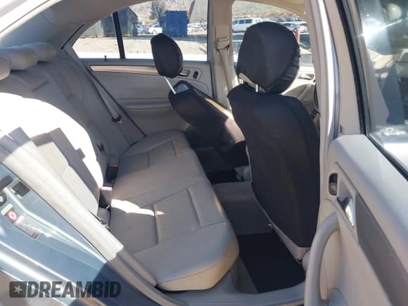 ✅ 2006 Mercedes-Benz C 230 Sport • VIN: WDBRF52J16F755705 • Lot: 43798117. Wystawiony na IAAI z przebiegiem 169 369 mil. Bezpłatny archiwum sprzedaży aukcyjnych z USA i szczegółowy raport historii pojazdu na DreamBid. Zdjęcie 8.