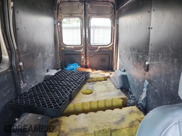 ✅ 2017 Ford Transit • VIN: 1FTYR2XV8HKA13794 • Lot: 61325715. Wystawiony na Copart z przebiegiem 68 126 mil. Bezpłatny archiwum sprzedaży aukcyjnych z USA i szczegółowy raport historii pojazdu na DreamBid. Zdjęcie 10.