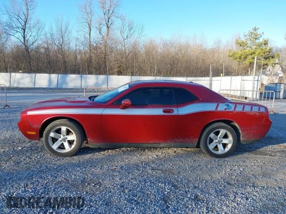 ✅ 2010 Dodge Challenger SE • VIN: 2B3CJ4DVXAH189925 • Lot: 41388025. Wystawiony na IAAI z przebiegiem 156 211 mil. Bezpłatny archiwum sprzedaży aukcyjnych z USA i szczegółowy raport historii pojazdu na DreamBid. Zdjęcie 14.