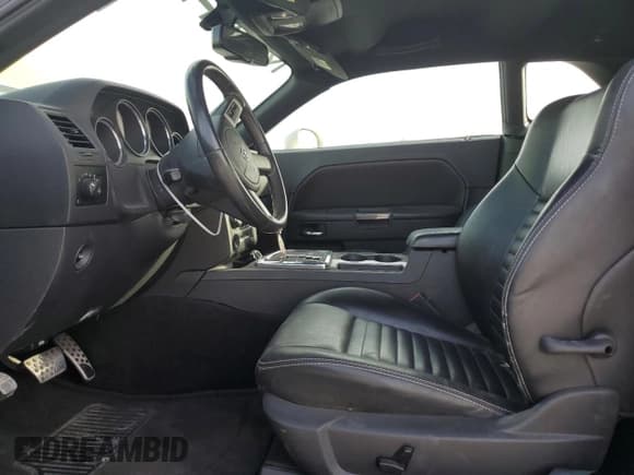 ✅ 2009 Dodge Challenger R/T • VIN: 2B3LJ54T19H603951 • Lot: 87431324. Wystawiony na Copart z przebiegiem 47 298 mil. Bezpłatny archiwum sprzedaży aukcyjnych z USA i szczegółowy raport historii pojazdu na DreamBid. Zdjęcie 7.