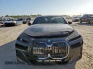 ✅ 2024 BMW i7 xDrive60 • VIN: WBY53EJ04RCP86968 • Lot: 90715645. Wystawiony na Copart z przebiegiem 8 555 mil. Bezpłatny archiwum sprzedaży aukcyjnych z USA i szczegółowy raport historii pojazdu na DreamBid. Zdjęcie 5.