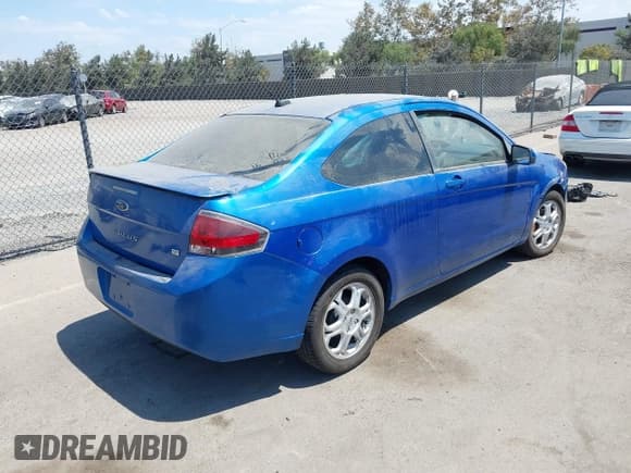 ✅ 2010 Ford Focus SE • VIN: 1FAHP3CN9AW179439 • Lot: 42711227. Wystawiony na IAAI z przebiegiem 131 727 mil. Bezpłatny archiwum sprzedaży aukcyjnych z USA i szczegółowy raport historii pojazdu na DreamBid. Zdjęcie 4.