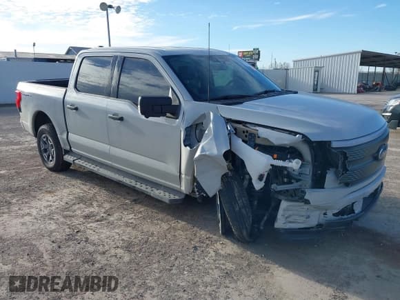 ✅ 2023 Ford F-150 Lightning Pro • VIN: 1FTVW1EL4PWG59817 • Лот: 41243052. Опубликован ранее на IAAI с пробегом 9 859 миль. Бесплатный доступ к архиву аукционных продаж из США и подробный отчёт об истории автомобиля на DreamBid. Изображение 1.