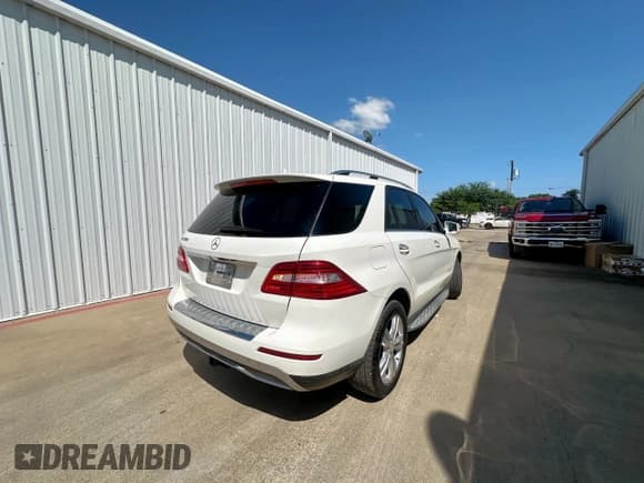✅ 2013 Mercedes-Benz M 350 • VIN: 4JGDA5JB2DA203916 • Lot: 61695655. Listed on Copart with 83,073 mi. Free auction sales archive from the USA and detailed vehicle history report at DreamBid. Image 4.