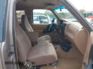 ✅ 1996 Mazda B-Series • VIN: 4F4CR17X1TTM05189 • Lot: 42009381. Wystawiony na IAAI z przebiegiem 127 675 mil. Bezpłatny archiwum sprzedaży aukcyjnych z USA i szczegółowy raport historii pojazdu na DreamBid. Zdjęcie 5.