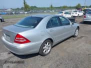 ✅ 2002 Mercedes-Benz C 230/260/280/320 • VIN: WDBRF64J42E008165 • Lot: 42901804. Wystawiony na IAAI z przebiegiem 229 485 mil. Bezpłatny archiwum sprzedaży aukcyjnych z USA i szczegółowy raport historii pojazdu na DreamBid. Zdjęcie 4.