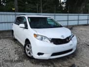 ✅ 2017 Toyota Sienna LE Auto Access Seat • VIN: 5TDKZ3DC7HS781600 • Lot: 70770895. Wystawiony na Copart z przebiegiem 146 070 mil. Bezpłatny archiwum sprzedaży aukcyjnych z USA i szczegółowy raport historii pojazdu na DreamBid. Zdjęcie 15.