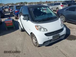 ✅ 2015 Smart fortwo Passion • VIN: WMEEJ3BA6FK798593 • Lot: 43919657. Wystawiony na IAAI z przebiegiem 81 570 mil. Bezpłatny archiwum sprzedaży aukcyjnych z USA i szczegółowy raport historii pojazdu na DreamBid. Zdjęcie 1.