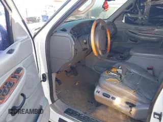 ✅ 2000 Lincoln Navigator • VIN: 5LMFU28A2YLJ27200 • Лот: 41616468. Опубликован ранее на IAAI с пробегом 193 138 миль. Бесплатный доступ к архиву аукционных продаж из США и подробный отчёт об истории автомобиля на DreamBid. Изображение 5.