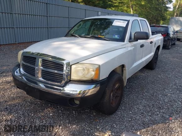 ✅ 2005 Dodge Dakota SLT • VIN: 1D7HW48N95S287753 • Lot: 42806103. Listed on IAAI with 166,000 mi. Free auction sales archive from the USA and detailed vehicle history report at DreamBid. Image 2.