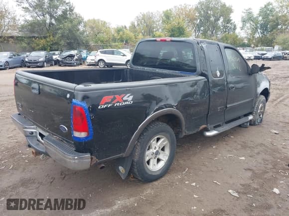 ✅ 2002 Ford F-150 XL • VIN: 2FTRX18L12CA64504 • Lot: 43470304. Wystawiony na IAAI z przebiegiem Nie podano. Bezpłatny archiwum sprzedaży aukcyjnych z USA i szczegółowy raport historii pojazdu na DreamBid. Zdjęcie 4.