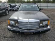 ✅ 1987 Mercedes-Benz 420 SEL • VIN: WDBCA35D0HA342396 • Лот: 84285925. Опубликован ранее на Copart с пробегом 108 817 миль. Бесплатный доступ к архиву аукционных продаж из США и подробный отчёт об истории автомобиля на DreamBid. Изображение 5.