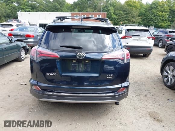 ✅ 2018 Toyota RAV4 XLE • VIN: JTMRFREV3JJ233042 • Lot: 43155436. Listed on IAAI with 96,634 mi. Free auction sales archive from the USA and detailed vehicle history report at DreamBid. Image 16.