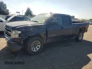 2008 Chevrolet Silverado 1500 LTZ z VIN 2GCEK19J981138895, wystawiony jako Copart lot #81948535 z przebiegiem Nie podano mil oraz Czysty tytuł • Clean title. Historia ofert i sprzedaży dostępna na DreamBid. Obrazek 1.