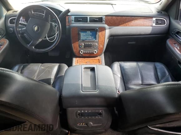 ✅ 2007 Chevrolet Suburban LTZ • VIN: 3GNFK16367G299552 • Lot: 75533084. Wystawiony na Copart z przebiegiem 180 783 mil. Bezpłatny archiwum sprzedaży aukcyjnych z USA i szczegółowy raport historii pojazdu na DreamBid. Zdjęcie 8.